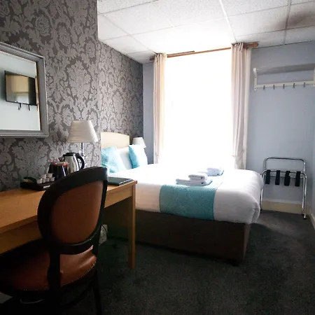 Clifden House By Nina Konukevi