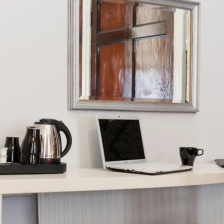 Clifden House By Nina بيت ضيافة 3*