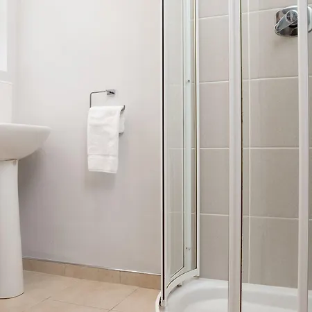 Clifden House By Nina بيت ضيافة 3*