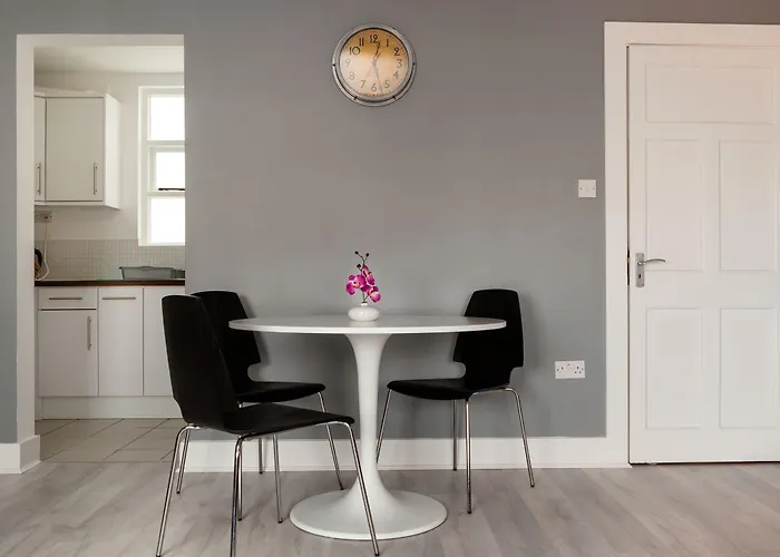 Clifden House By Nina Gasthof